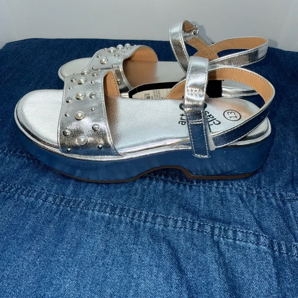 Size 13 Girl’s Silver Platform Sandals Art Class Pearl & Silver Studs
